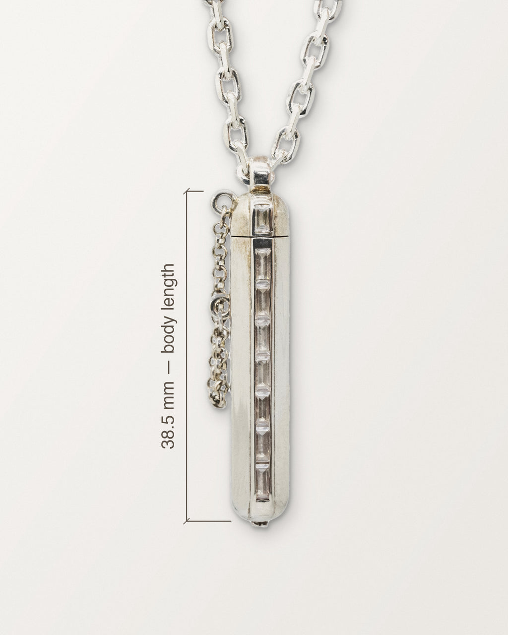 Kerala Vertical amulet in sterling silver with its body length marked: 38.5 mm.